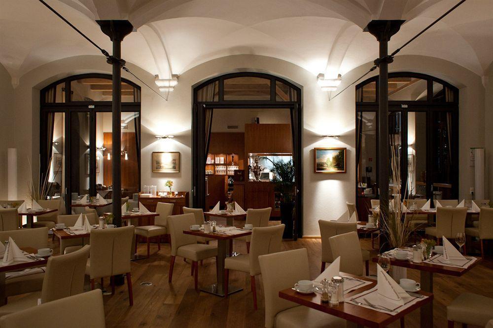 Schlossgut Gross Schwansee Exterior photo Restaurant Tantris
