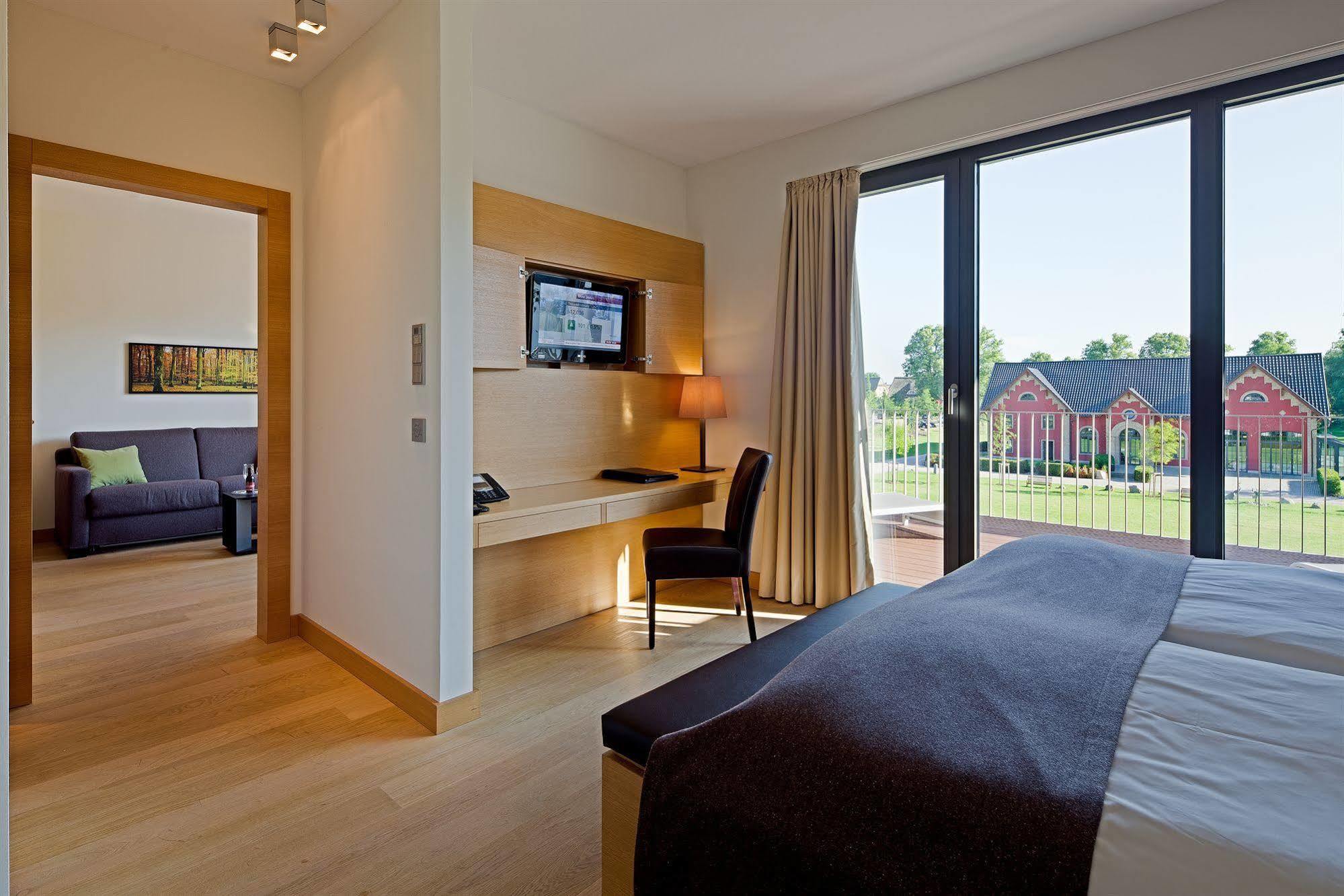Schlossgut Gross Schwansee Exterior photo A typical room at the hotel